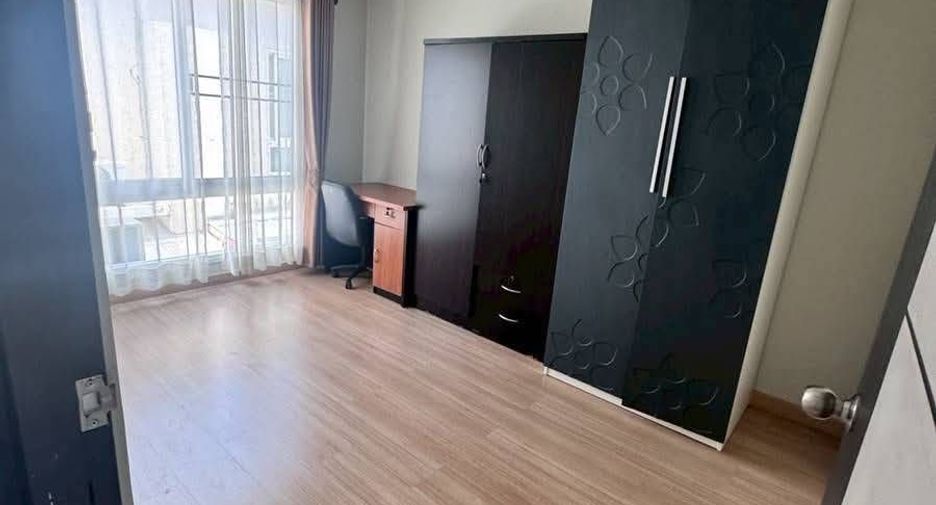 For rent 3 bedrooms townhouse in Mueang Chiang Mai, Chiang Mai