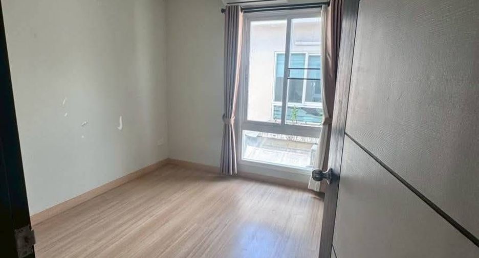 For rent 3 bedrooms townhouse in Mueang Chiang Mai, Chiang Mai