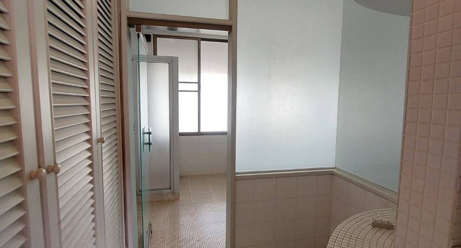 For sale 4 bedrooms villa in Cha Am, Phetchaburi