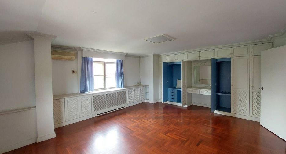 For sale 4 bedrooms villa in Cha Am, Phetchaburi