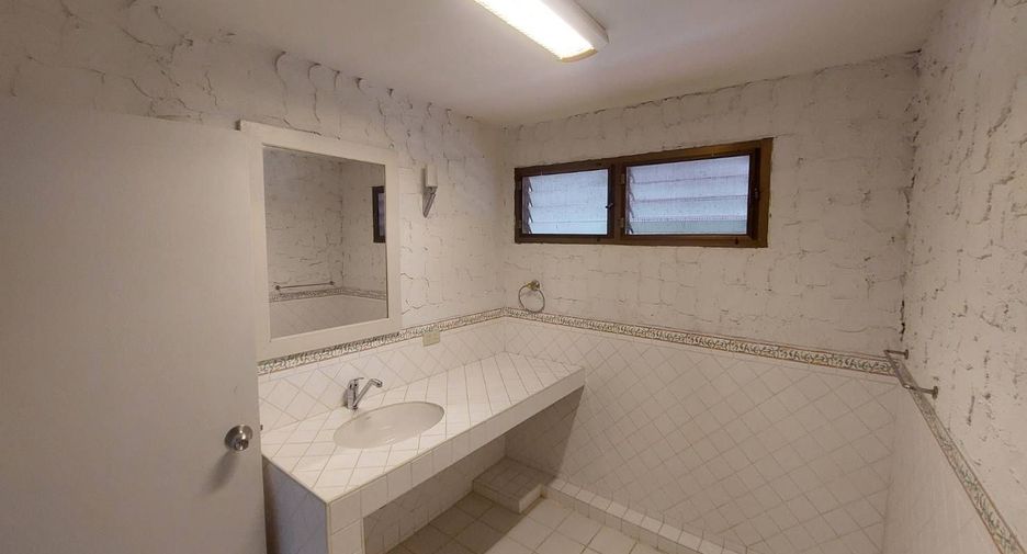 For sale 4 bedrooms villa in Cha Am, Phetchaburi