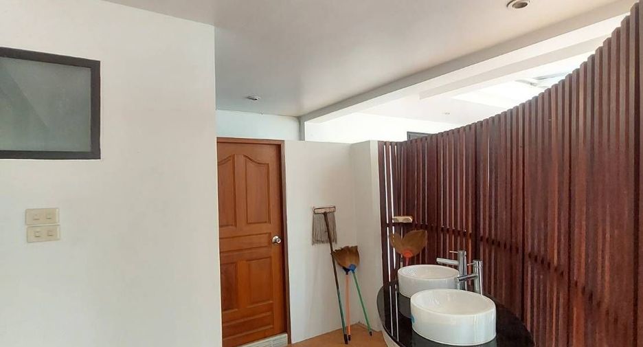 For sale 4 bedrooms villa in Cha Am, Phetchaburi