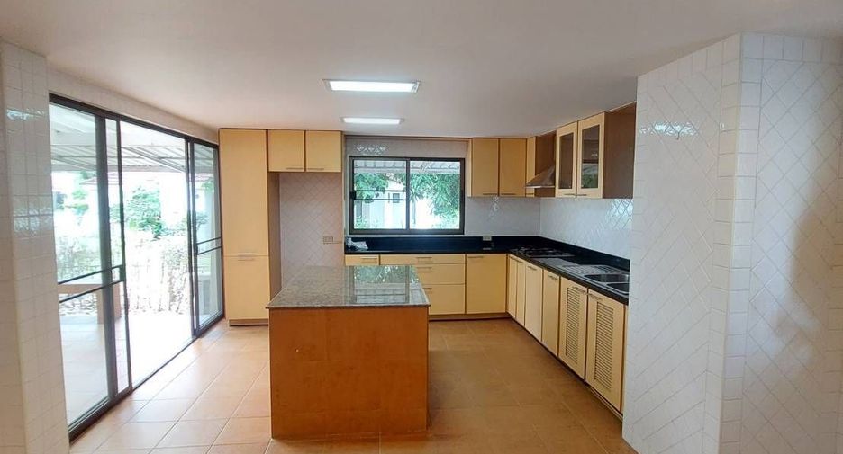 For sale 4 bedrooms villa in Cha Am, Phetchaburi