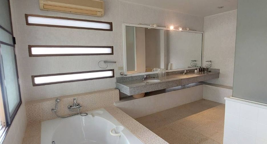 For sale 4 bedrooms villa in Cha Am, Phetchaburi