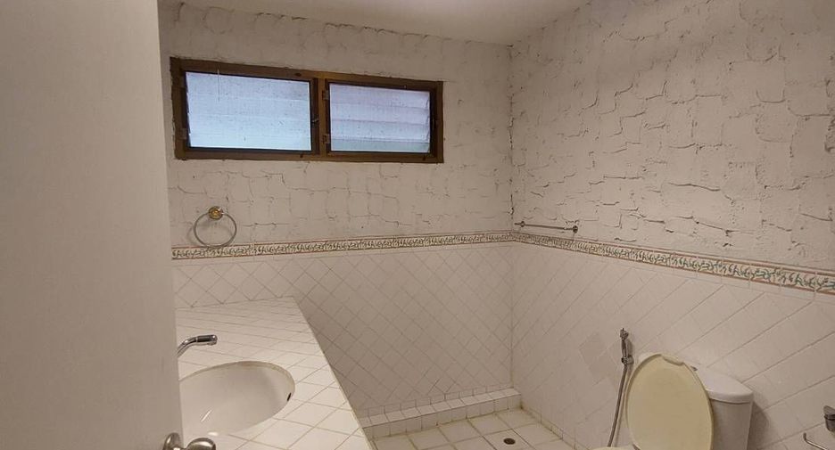 For sale 4 bedrooms villa in Cha Am, Phetchaburi