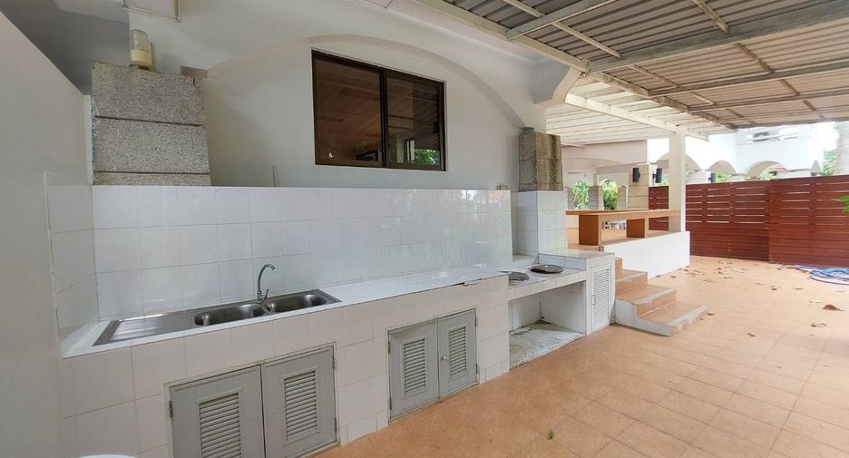 For sale 4 bedrooms villa in Cha Am, Phetchaburi