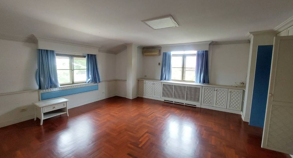 For sale 4 bedrooms villa in Cha Am, Phetchaburi