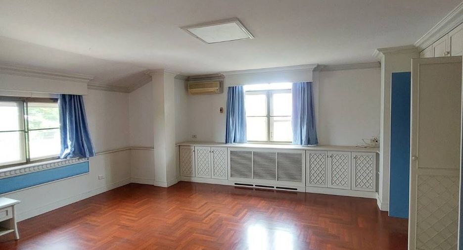 For sale 4 bedrooms villa in Cha Am, Phetchaburi