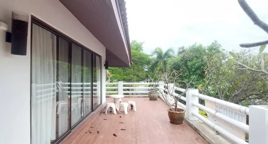 For sale 4 bedrooms villa in Cha Am, Phetchaburi
