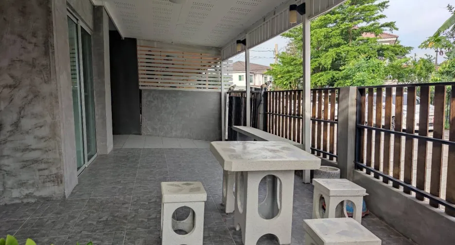 Casa adosada en venta de 3 habitaciones en Sai Mai, Bangkok