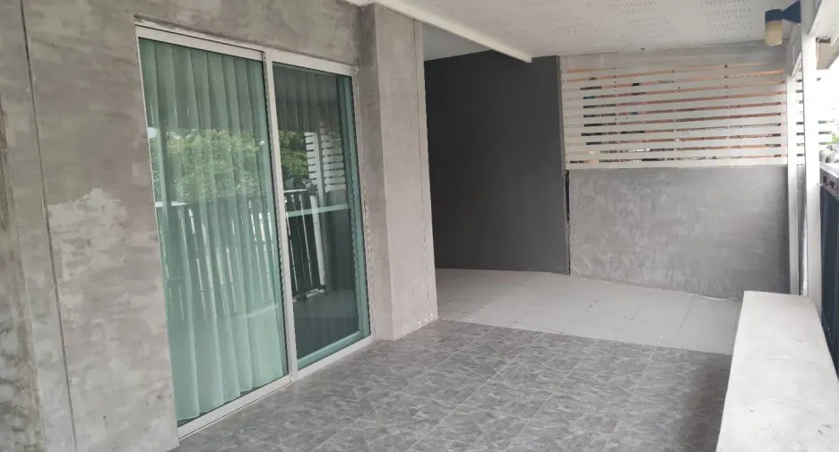 Casa adosada en venta de 3 habitaciones en Sai Mai, Bangkok
