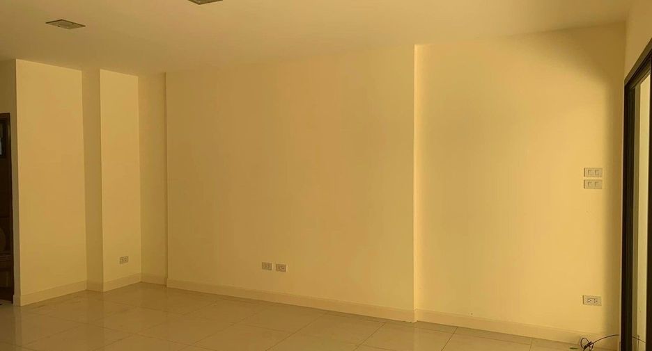 For sale 3 bedrooms townhouse in Mueang Chiang Mai, Chiang Mai