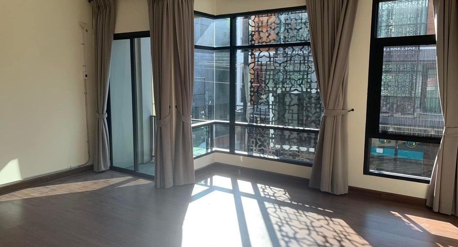 For rent 3 bedrooms townhouse in Mueang Chiang Mai, Chiang Mai