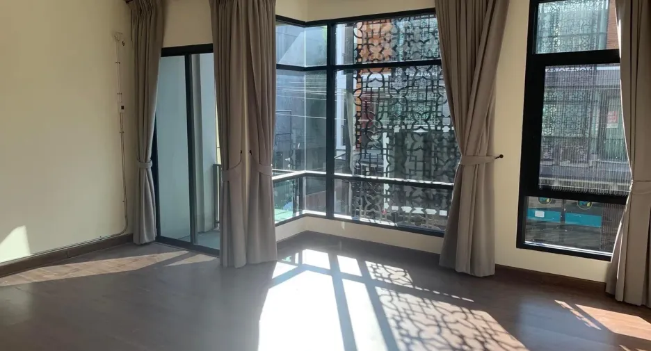 For sale 3 bedrooms townhouse in Mueang Chiang Mai, Chiang Mai