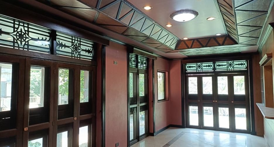 For sale 4 bedrooms house in Mueang Chiang Mai, Chiang Mai