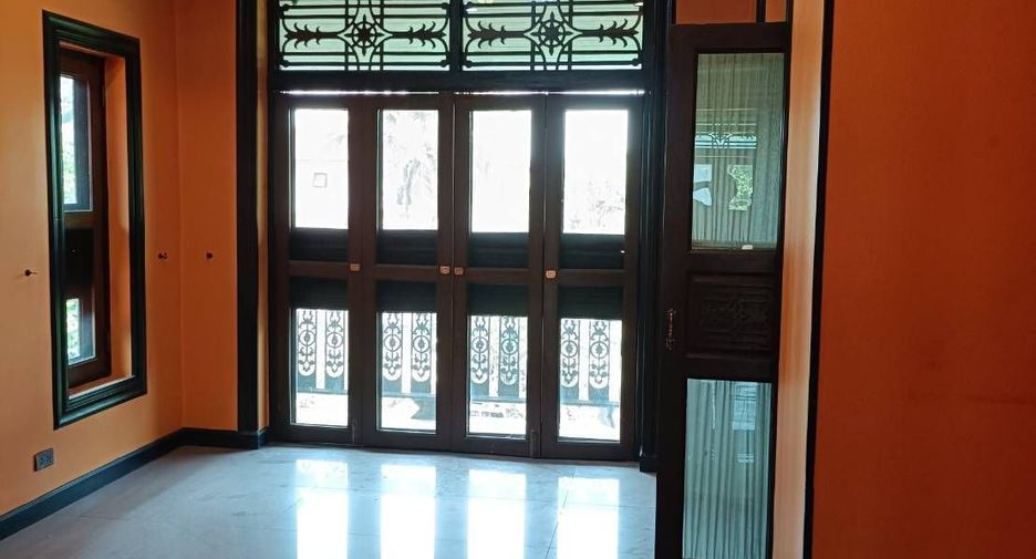 For sale 4 bedrooms house in Mueang Chiang Mai, Chiang Mai