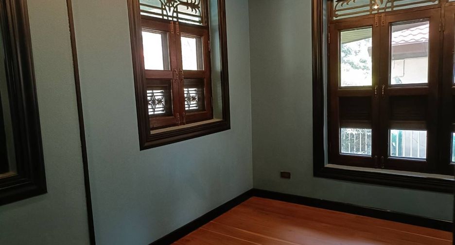 For sale 4 bedrooms house in Mueang Chiang Mai, Chiang Mai