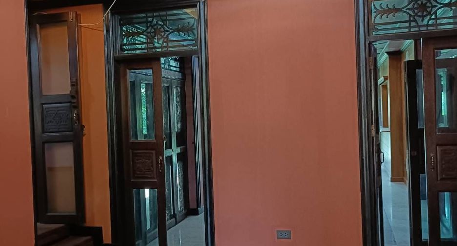 For sale 4 bedrooms house in Mueang Chiang Mai, Chiang Mai