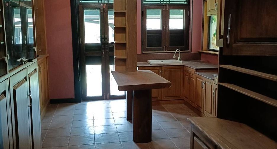 For sale 4 bedrooms house in Mueang Chiang Mai, Chiang Mai