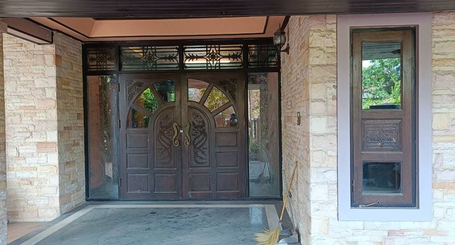 For sale 4 bedrooms house in Mueang Chiang Mai, Chiang Mai