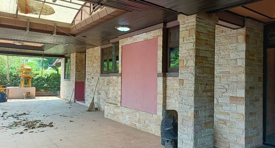 For sale 4 bedrooms house in Mueang Chiang Mai, Chiang Mai