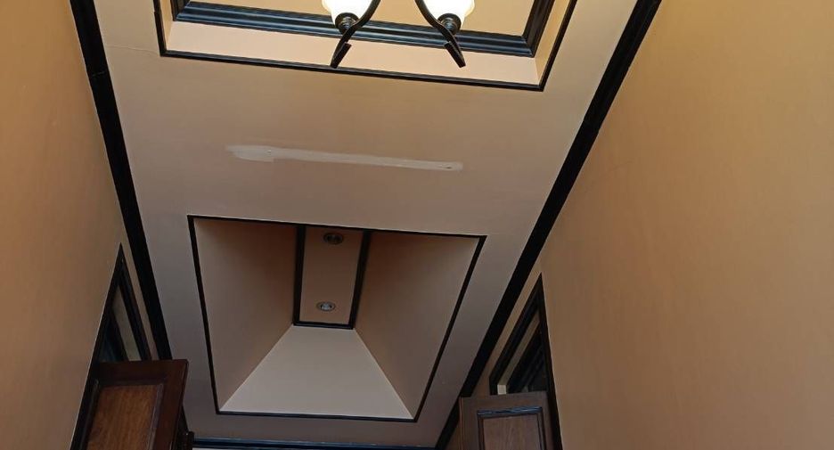 For sale 4 bedrooms house in Mueang Chiang Mai, Chiang Mai