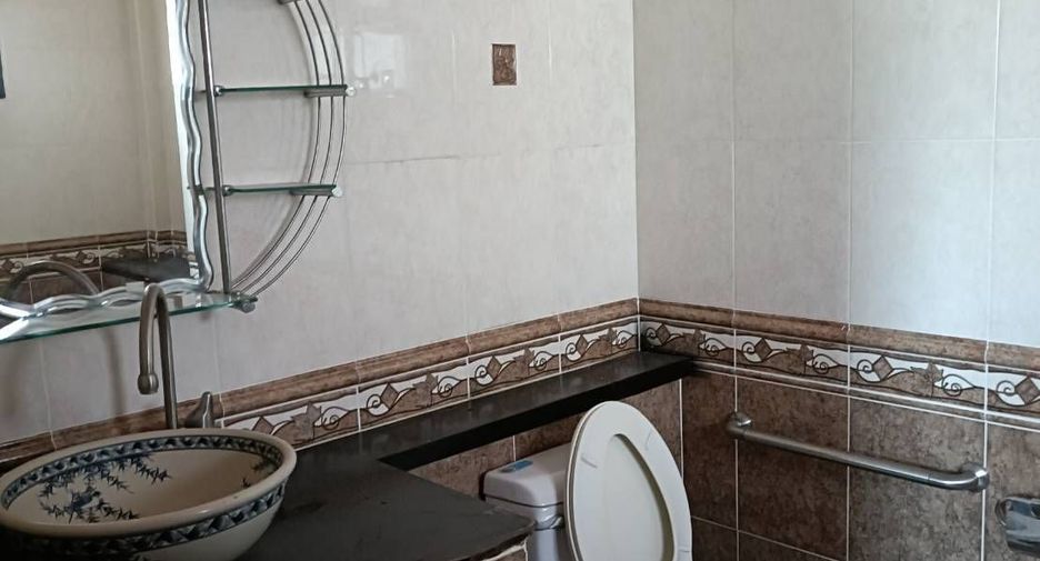 For sale 4 bedrooms house in Mueang Chiang Mai, Chiang Mai