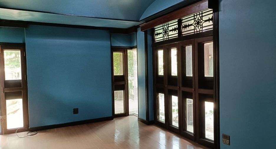 For sale 4 bedrooms house in Mueang Chiang Mai, Chiang Mai