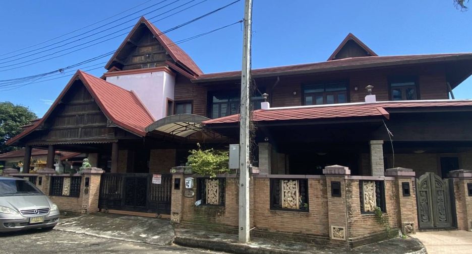 For sale 4 bedrooms house in Mueang Chiang Mai, Chiang Mai