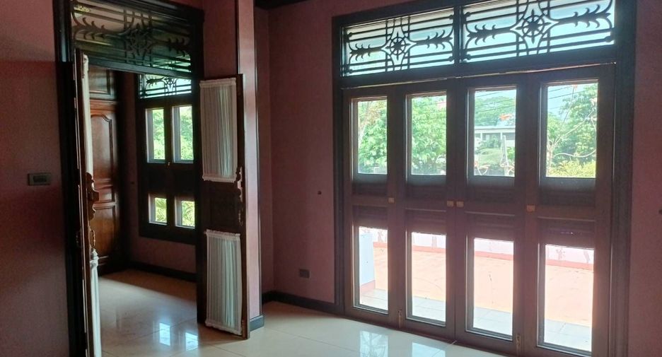 For sale 4 bedrooms house in Mueang Chiang Mai, Chiang Mai
