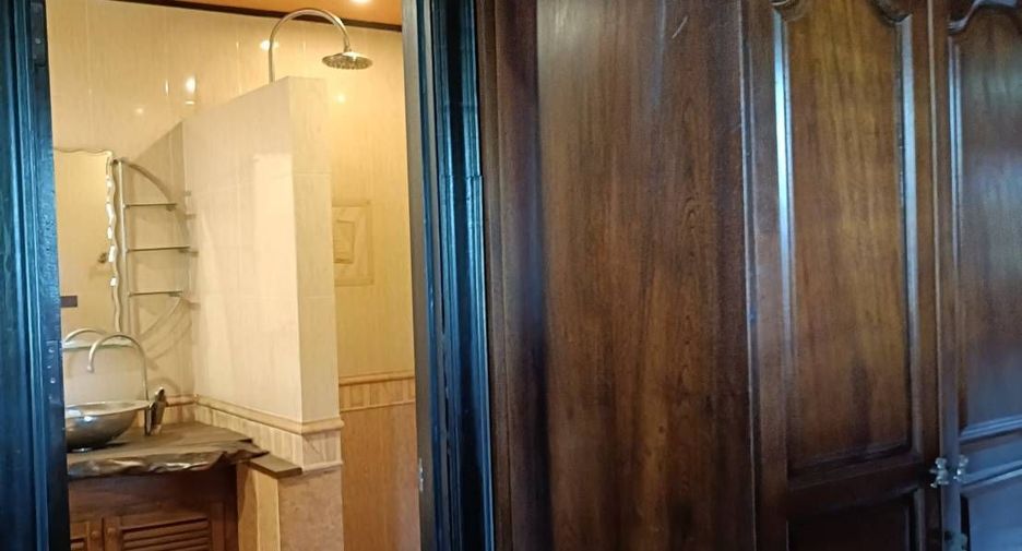 For sale 4 bedrooms house in Mueang Chiang Mai, Chiang Mai