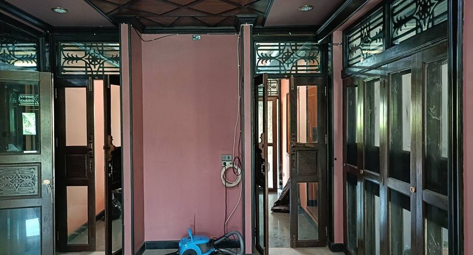 For sale 4 bedrooms house in Mueang Chiang Mai, Chiang Mai