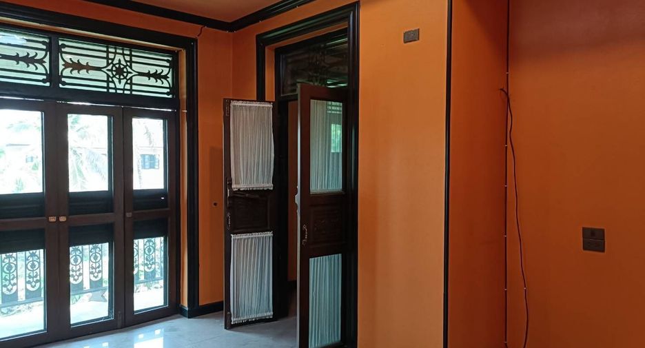For sale 4 bedrooms house in Mueang Chiang Mai, Chiang Mai
