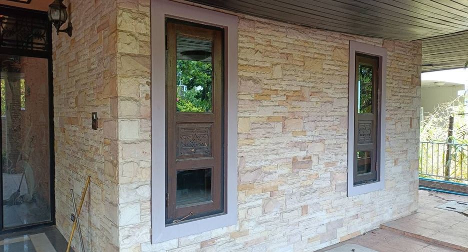 For sale 4 bedrooms house in Mueang Chiang Mai, Chiang Mai