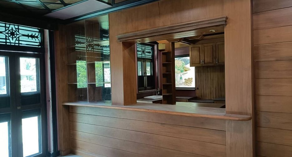 For sale 4 bedrooms house in Mueang Chiang Mai, Chiang Mai