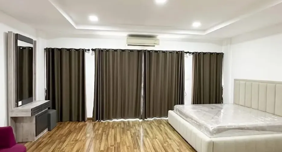 出售 和 出租 4 卧室 独立屋 在 Mueang Samut Prakan, Samut Prakan