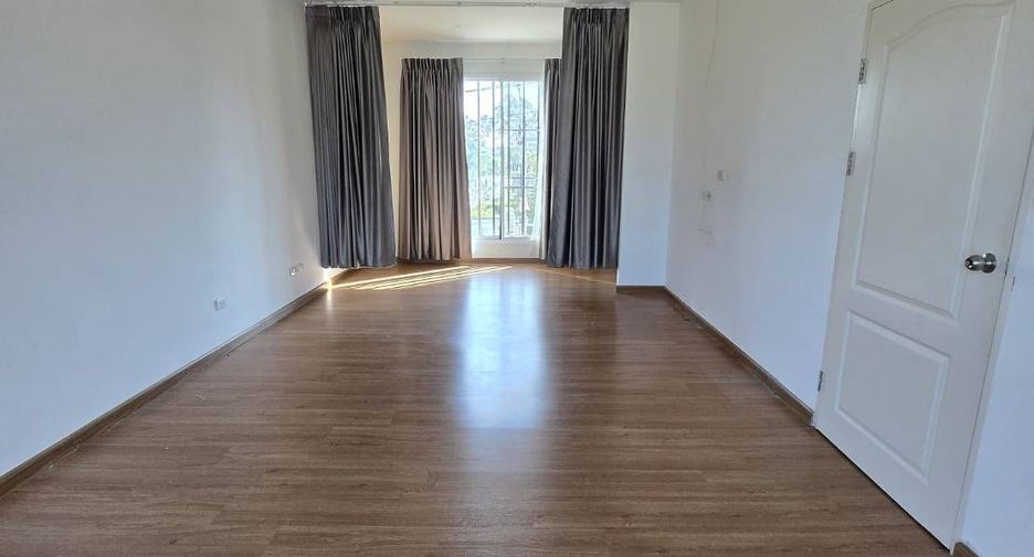 For sale 6 bedrooms townhouse in Mueang Chiang Mai, Chiang Mai
