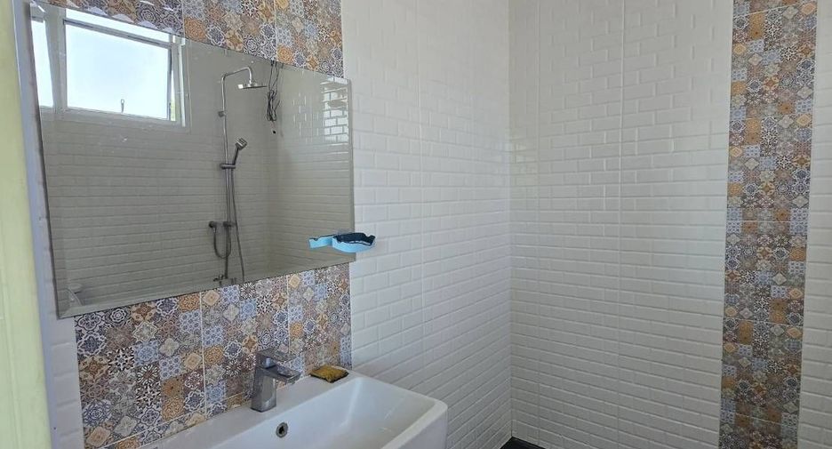 For sale 6 bedrooms townhouse in Mueang Chiang Mai, Chiang Mai