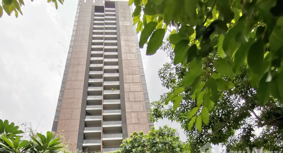 For sale 1 bed condo in Khlong Toei, Bangkok