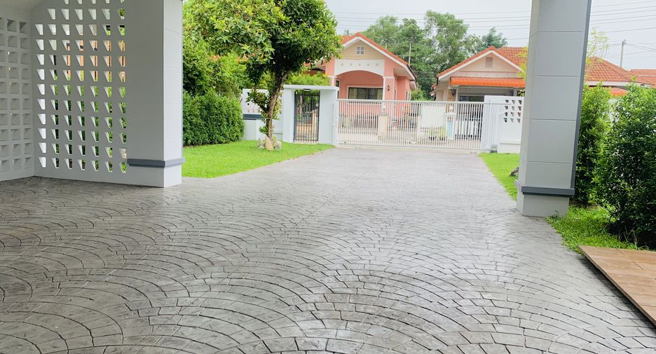 For sale and for rent 4 bedrooms villa in Saraphi, Chiang Mai