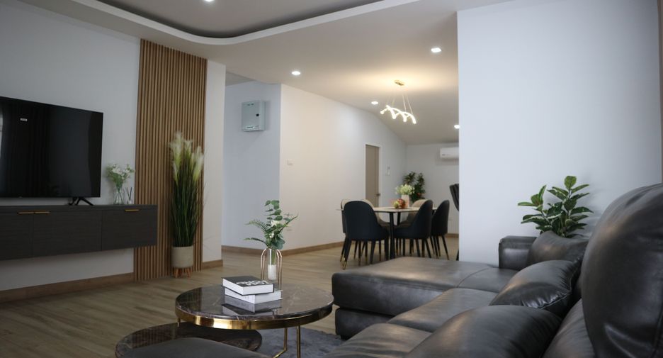 For sale and for rent 4 bedrooms villa in Saraphi, Chiang Mai