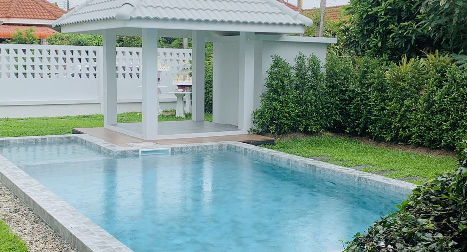 For sale and for rent 4 bedrooms villa in Saraphi, Chiang Mai