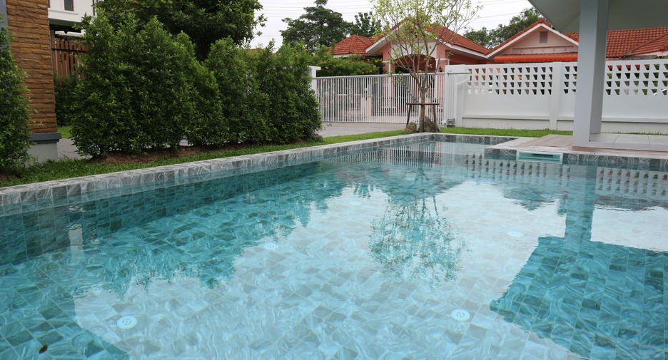 For sale and for rent 4 bedrooms villa in Saraphi, Chiang Mai