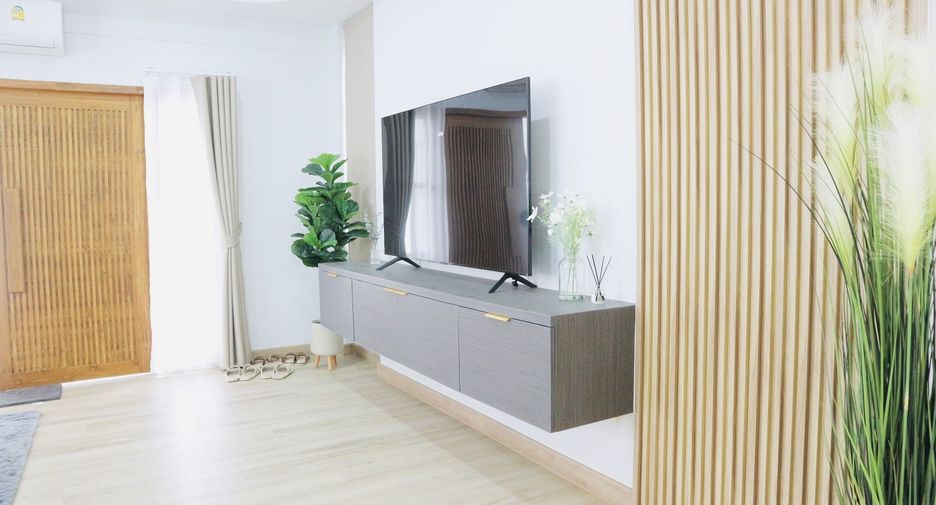 For sale and for rent 4 bedrooms villa in Saraphi, Chiang Mai