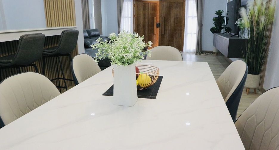 For sale and for rent 4 bedrooms villa in Saraphi, Chiang Mai