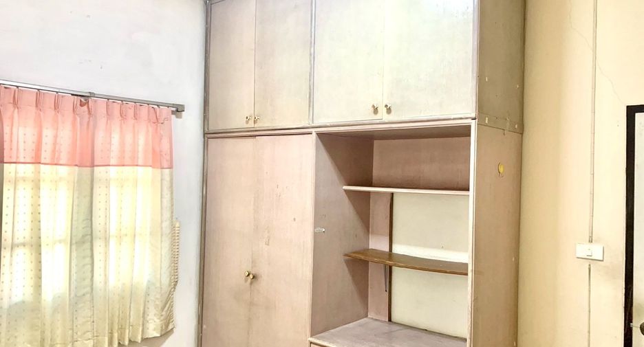 For rent 4 bedrooms house in Mueang Chiang Mai, Chiang Mai