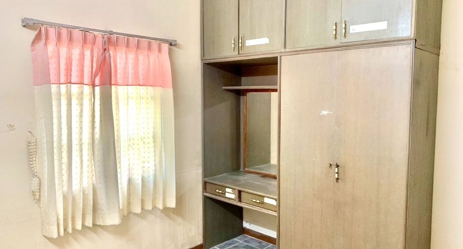 For rent 4 bedrooms house in Mueang Chiang Mai, Chiang Mai