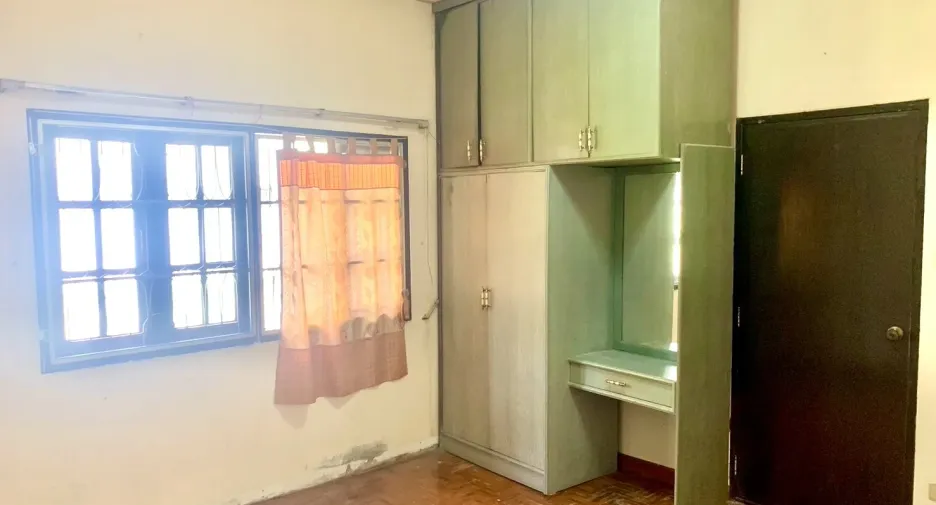 For rent 4 bedrooms house in Mueang Chiang Mai, Chiang Mai
