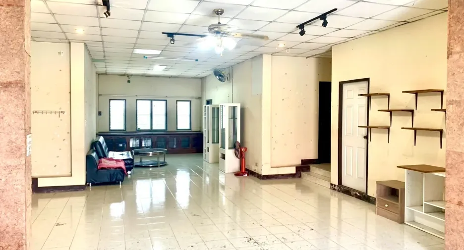 For rent 4 bedrooms house in Mueang Chiang Mai, Chiang Mai