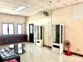 For rent 4 bedrooms house in Mueang Chiang Mai, Chiang Mai